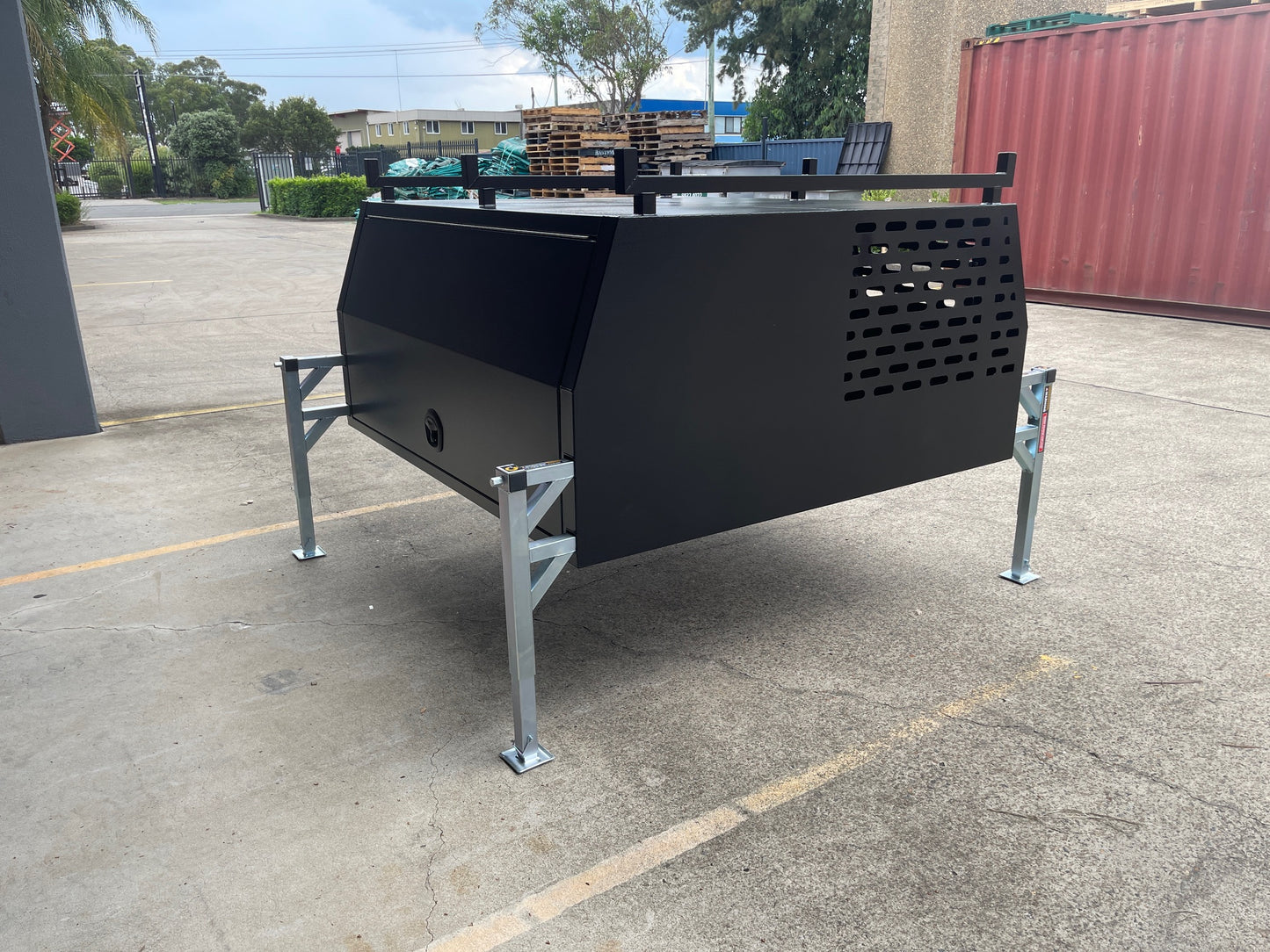 Black 1800mm Canopy with 1/4 Dog Cage - 3 Doors - Jack off with Legs - 2.5mm Marine Grade Flat Alloy