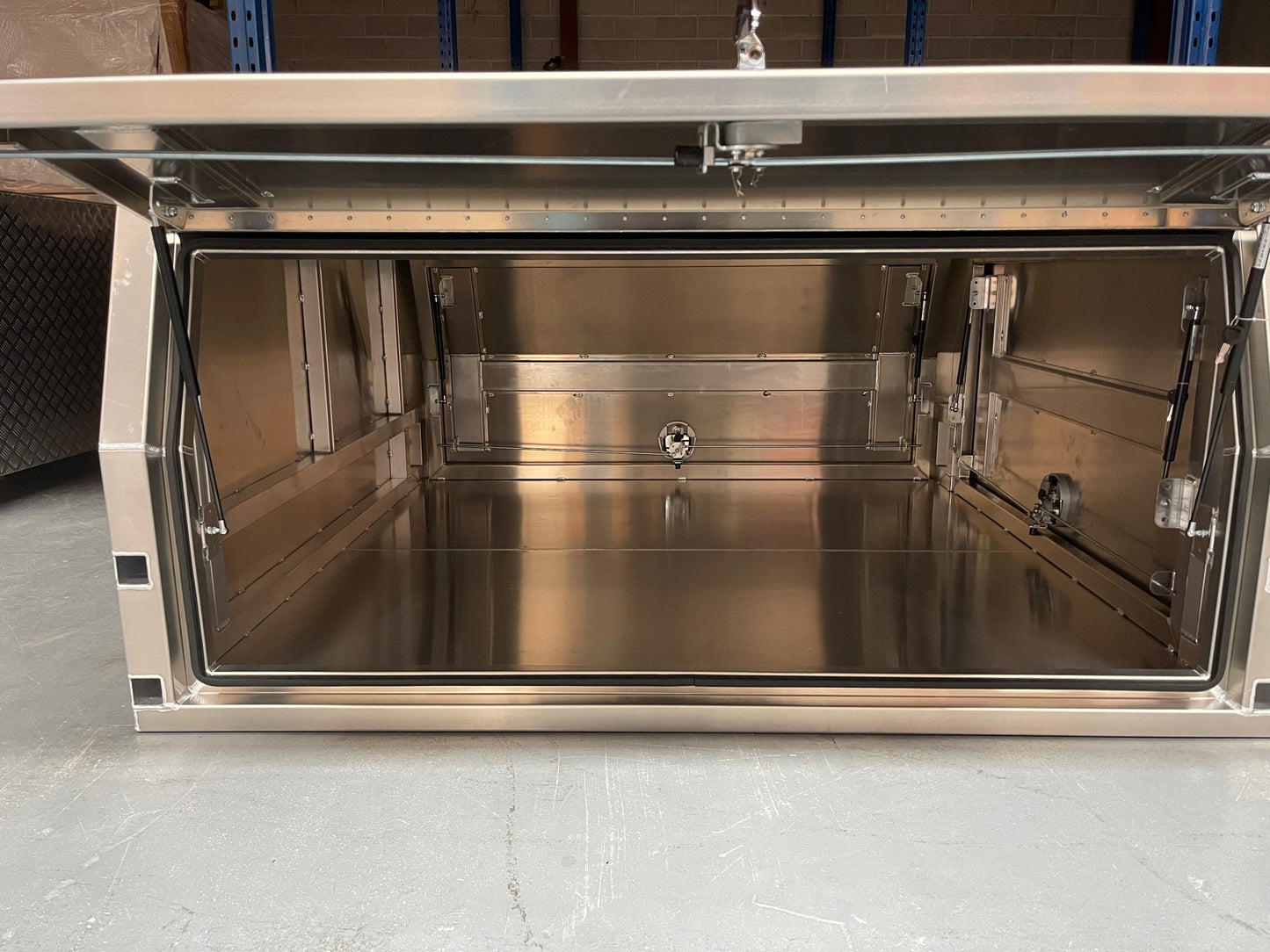1800mm (L) x 1770mm (W) x 860mm (H) Lift off Canopy in Aluminum Flat Plate