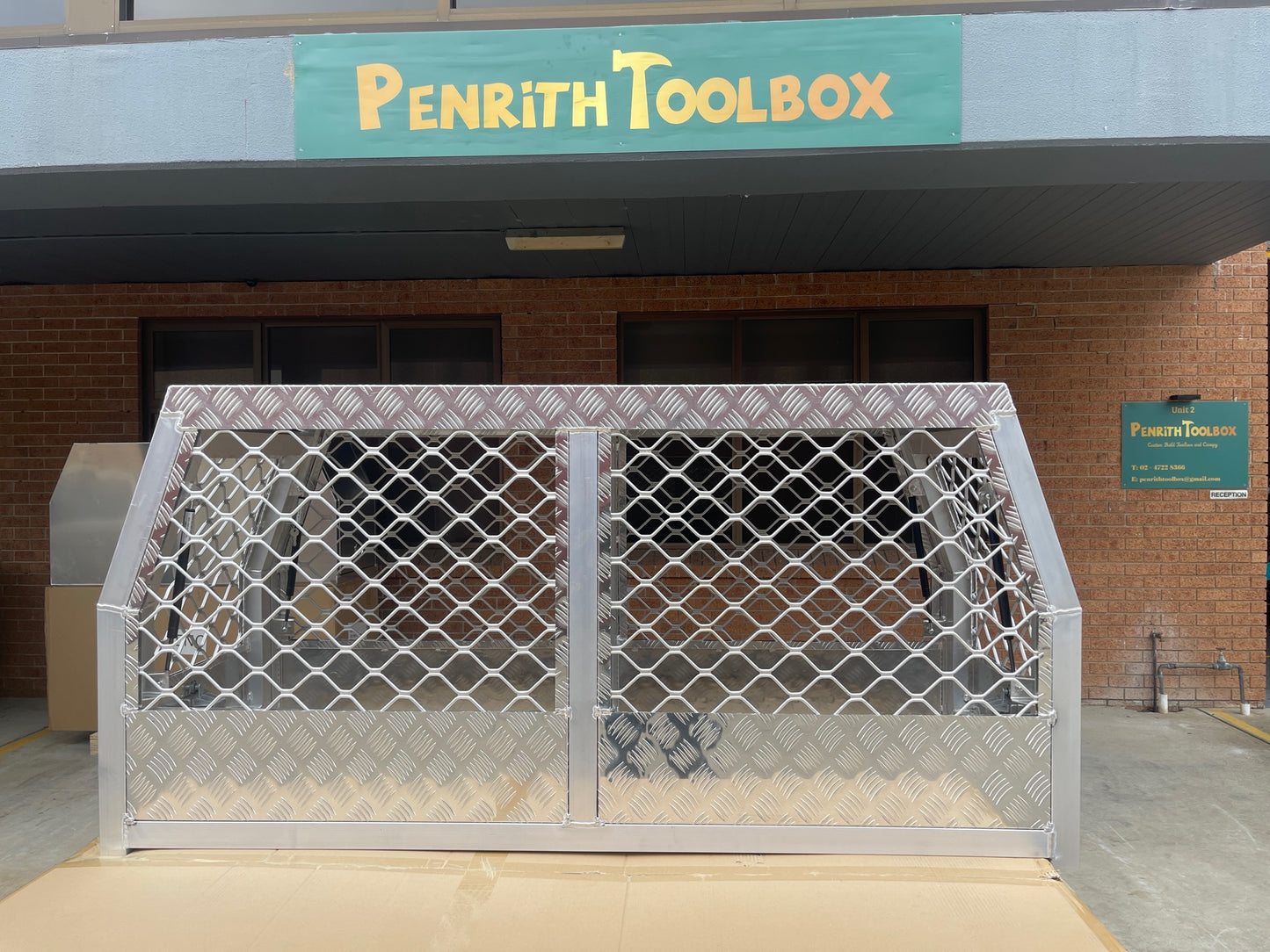 Full Dog Cage - Aluminum Checker Plate with Mesh